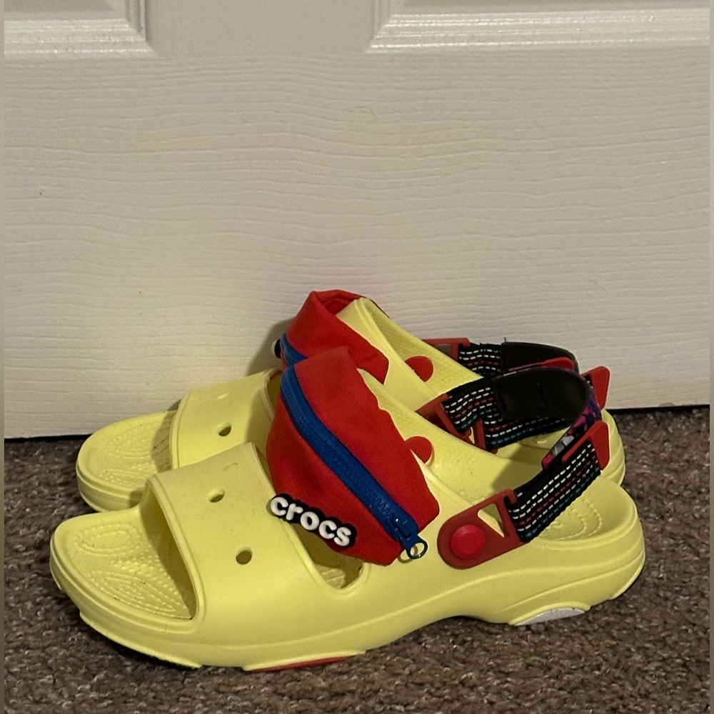 Crocs Classic All Terrain Sandals Yellow with Zipper Pouch Men’s 6 Women’s 8
